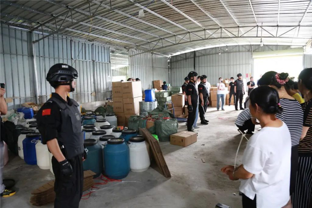 Trung Quốc triệt hạ cơ sở sản xuất mỹ phẩm giả